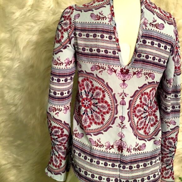 About A Girl Deep V Back ruffle cuff blouse - Picture 4 of 5